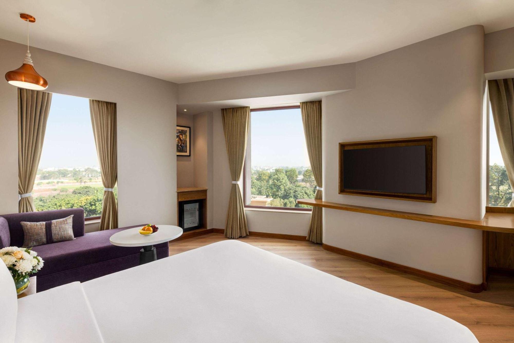 Ramada Encore By Wyndham Amritsar Airport Екстериор снимка