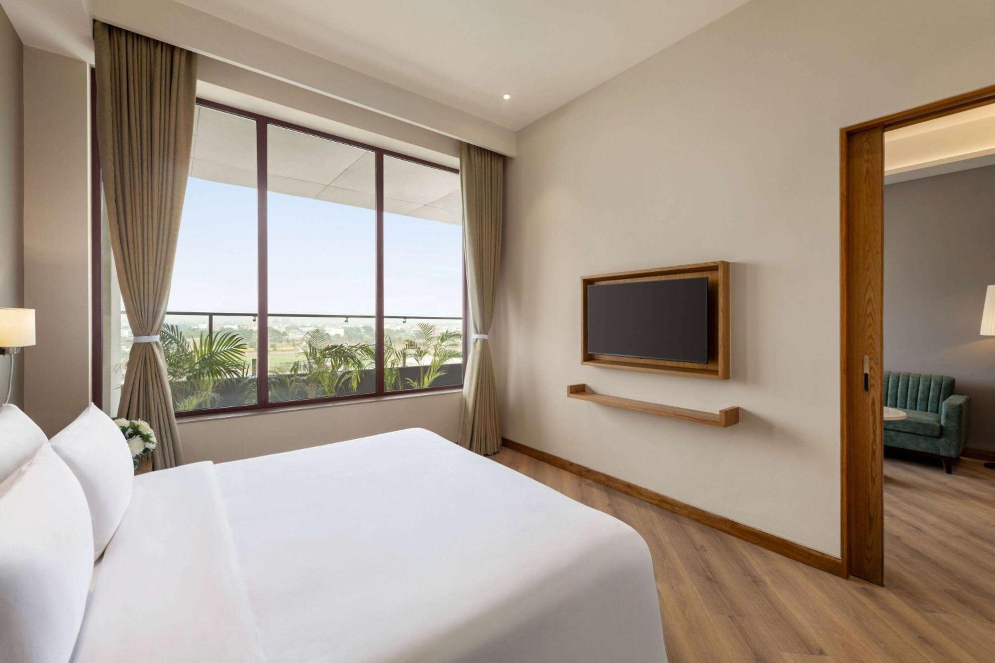Ramada Encore By Wyndham Amritsar Airport Екстериор снимка