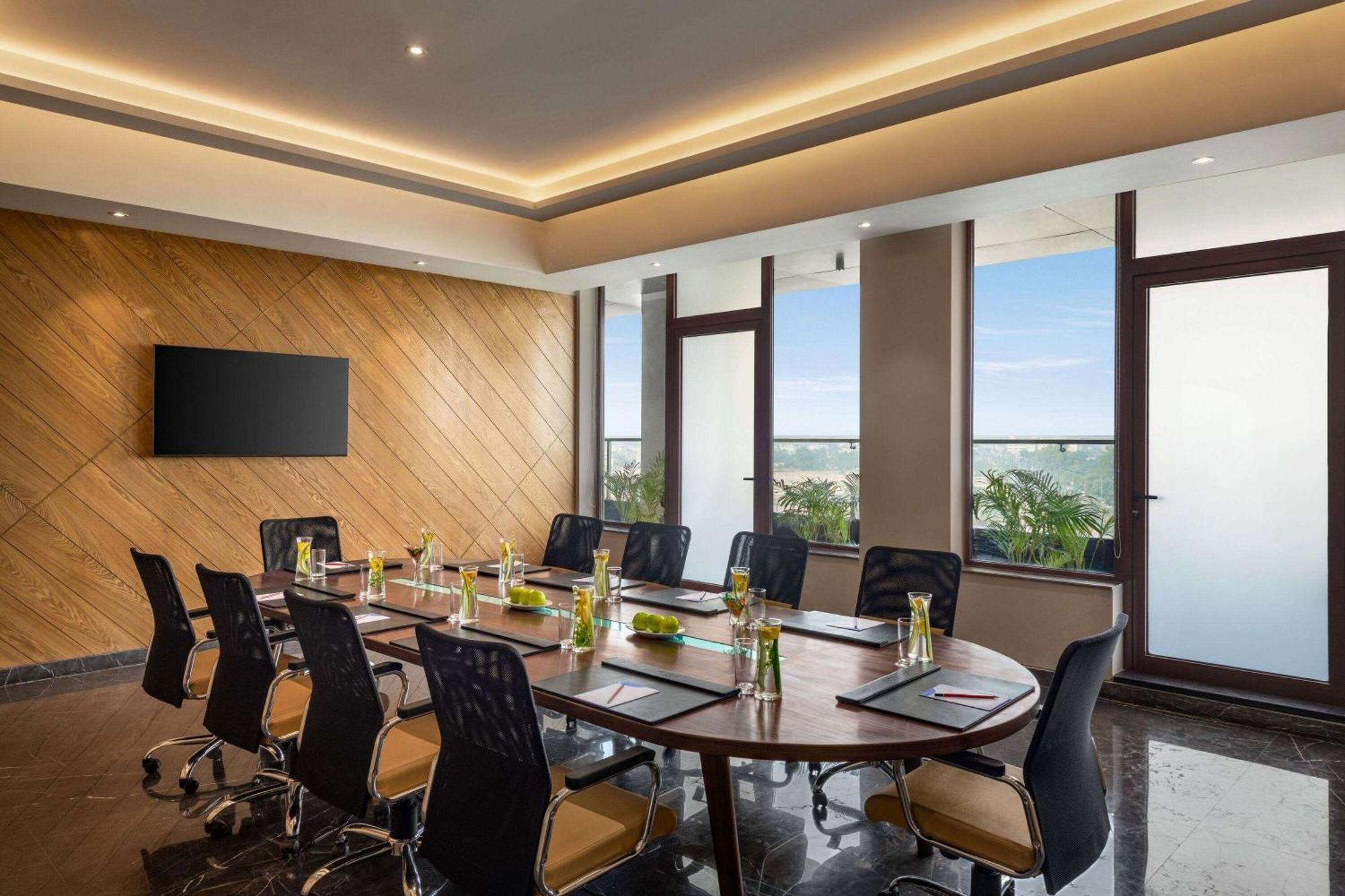 Ramada Encore By Wyndham Amritsar Airport Екстериор снимка