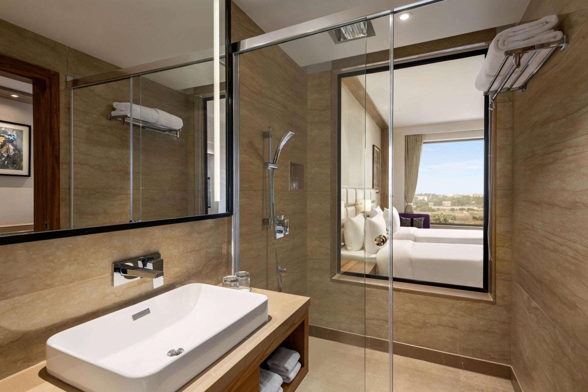 Ramada Encore By Wyndham Amritsar Airport Екстериор снимка
