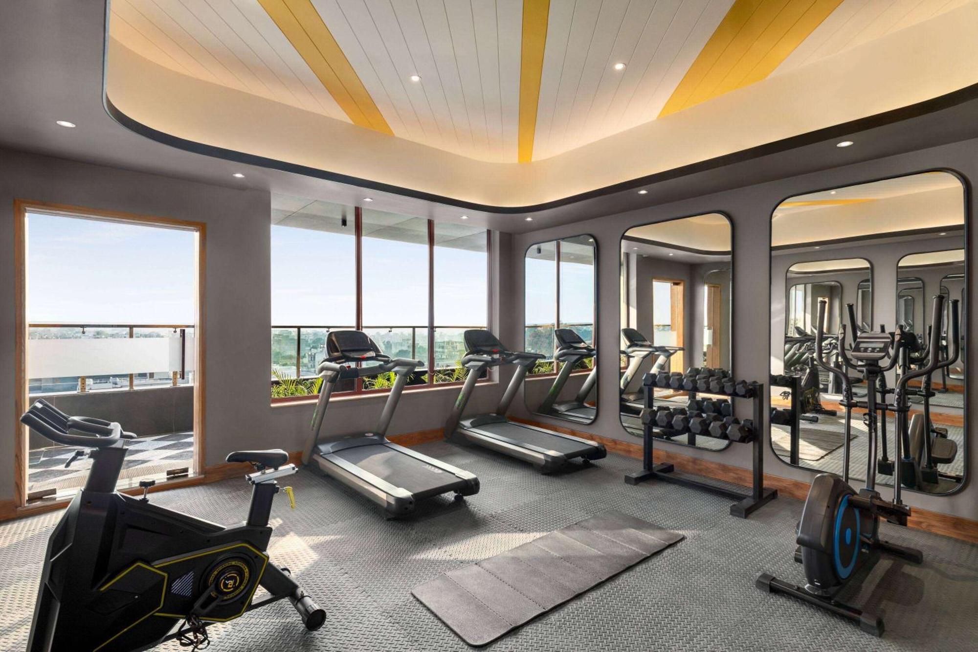 Ramada Encore By Wyndham Amritsar Airport Екстериор снимка
