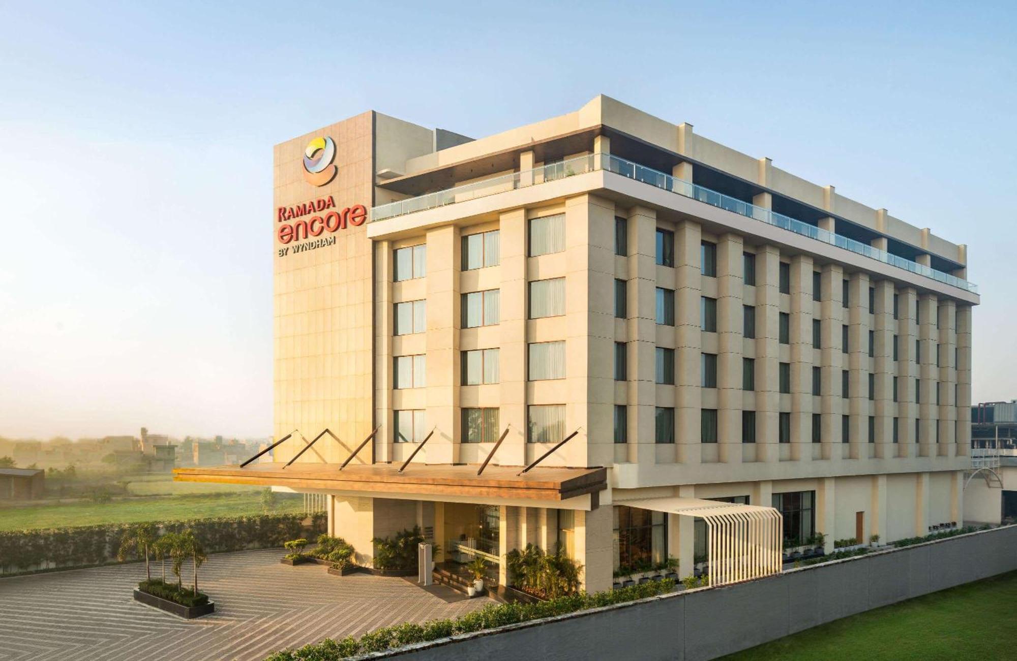 Ramada Encore By Wyndham Amritsar Airport Екстериор снимка