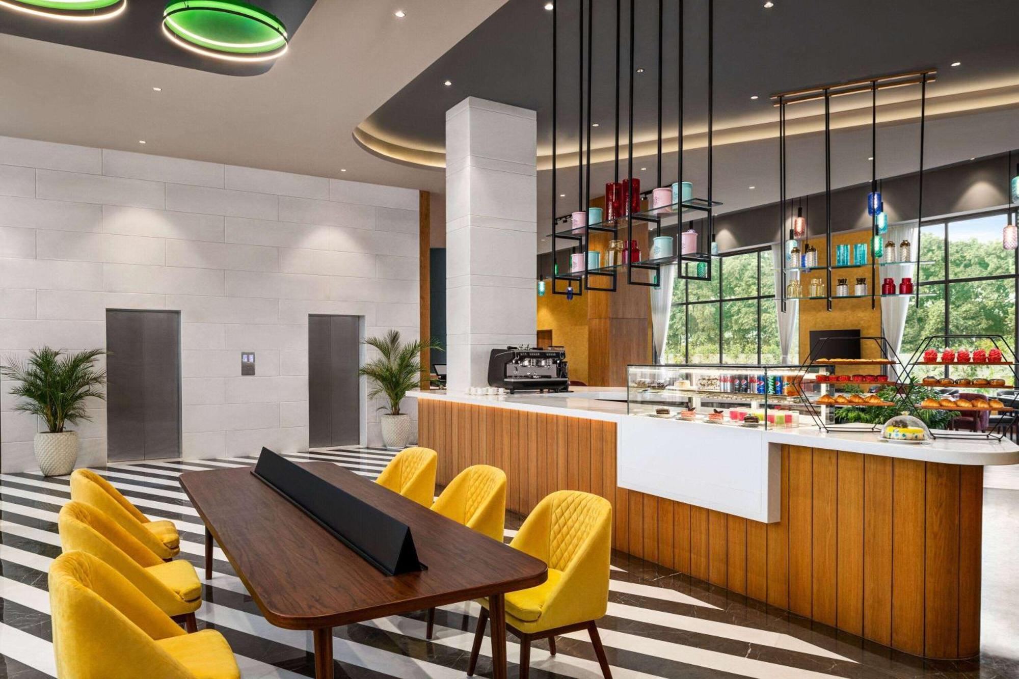Ramada Encore By Wyndham Amritsar Airport Екстериор снимка