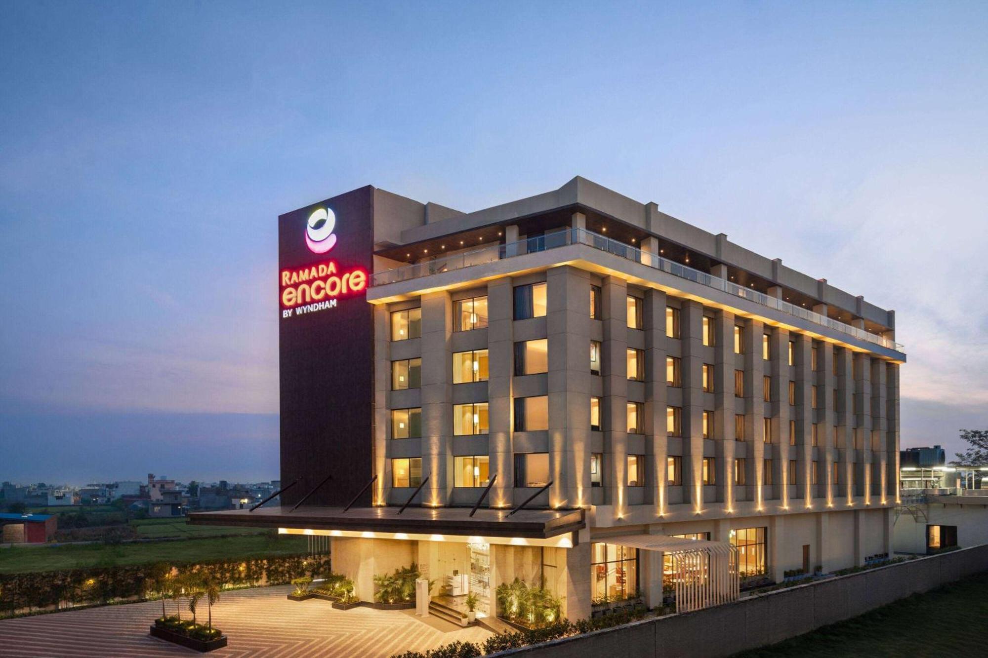 Ramada Encore By Wyndham Amritsar Airport Екстериор снимка